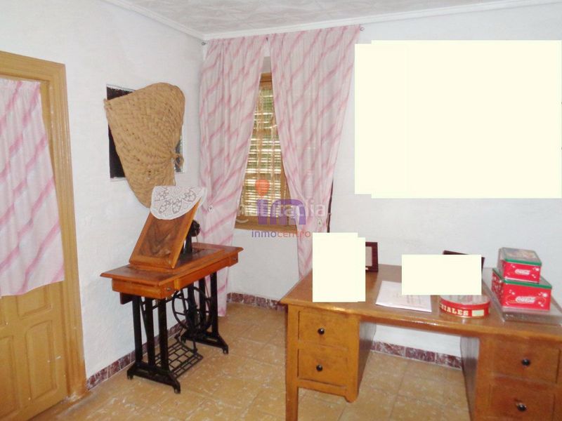 Foto 457ca2c6-3f67-4bd3-b4d1-0cd9f8b62893. Casa amb aparcament a Valdepeñas