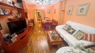 Etagenwohnung in Valdepeñas. Piso en venta en centro, 3 dormitorios.