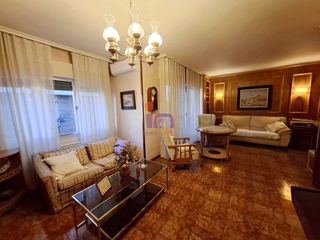 Pis a Valdepeñas. Piso en venta en centro, 4 dormitorios.