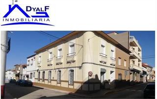 Casa a Calle prim 14. Estupenda casa de pueblo muy amplia.- muy centrica, para entrar
