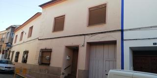 Casa  Calle virgen. Gran oportunidad, el mejor stio de pedro muñoz, amueblada.- edif