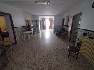 Maison  Calle doctor cardenal. Se vende vivienda de planta baja con gran patio en pedro muñoz