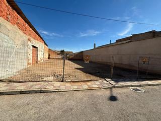 Finca rústica  Calle alegría. Se vende solar mas nave junto o por separado