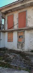 Casa adossada a Cedeira. **propiedad semirruinosa en el casco antiguo**