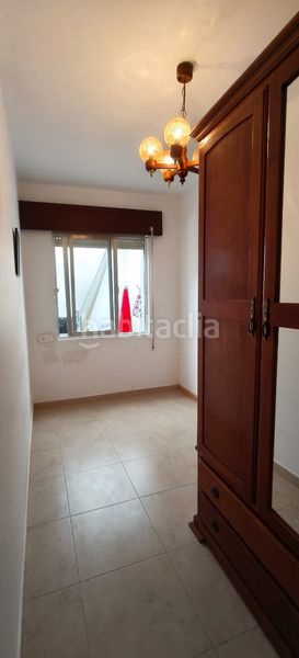 Foto ff44b385-7634-4502-a52f-446466cc4895. Pis a avenida da area 68 a Cedeira