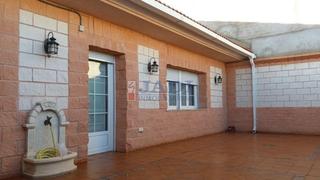Haus in Valdepeñas. Valdepeñascasa