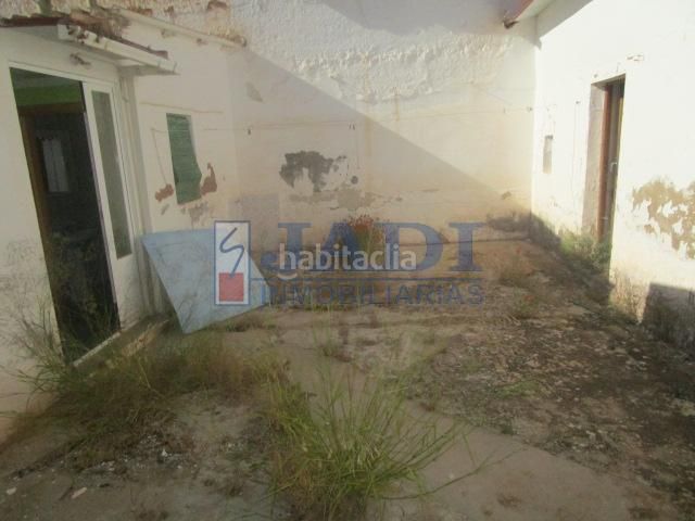 Foto ac121deb-dfba-49ac-bc16-d03b73022041. Casa a Valdepeñas