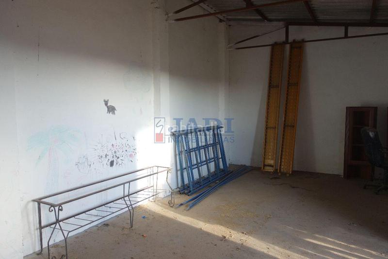 Foto ad9f2cee-aa5f-42a4-80a7-9761169c4dc3. Nau industrial a Valdepeñas