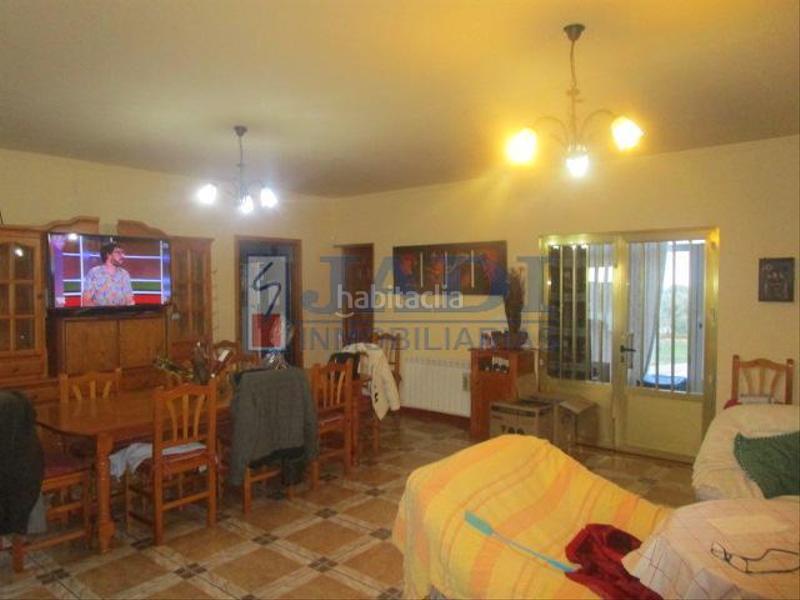 Foto 7d5b330f-2c3c-4c78-bba9-5fa50be5bd9c. Casa amb calefacció aparcament piscina a Valdepeñas