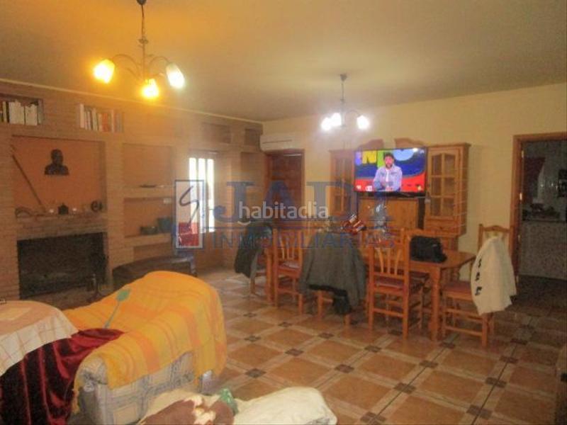 Foto 93527403-bd20-4606-8526-f6e6c80f0c6e. Casa amb calefacció aparcament piscina a Valdepeñas