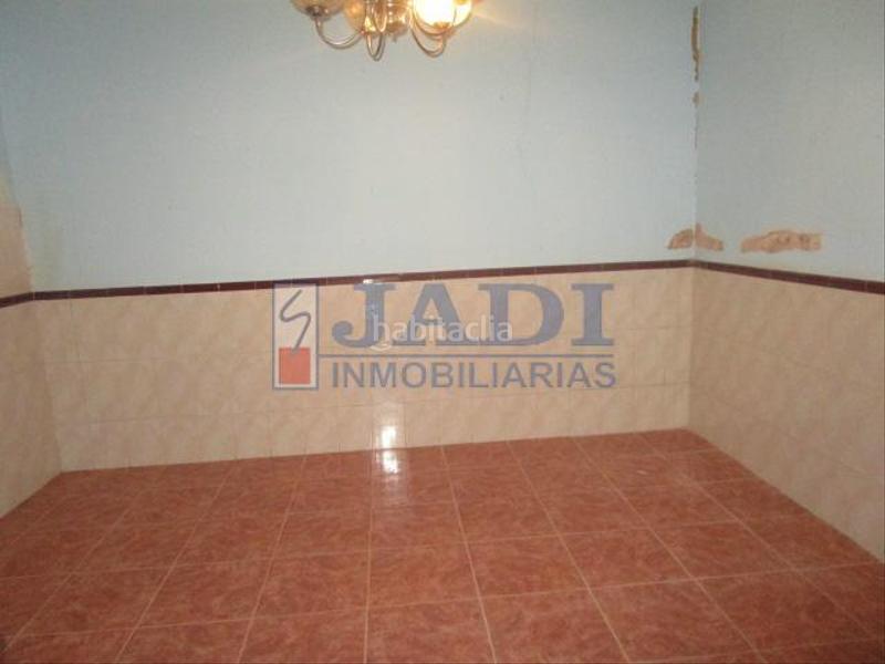 Foto 541e7cff-08fd-46b5-b80c-2e62950a82aa. Casa amb aparcament a Valdepeñas