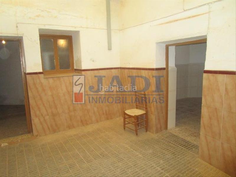 Foto ae4311fa-61ae-47c3-ba5e-c48a2b876a48. Casa amb aparcament a Valdepeñas