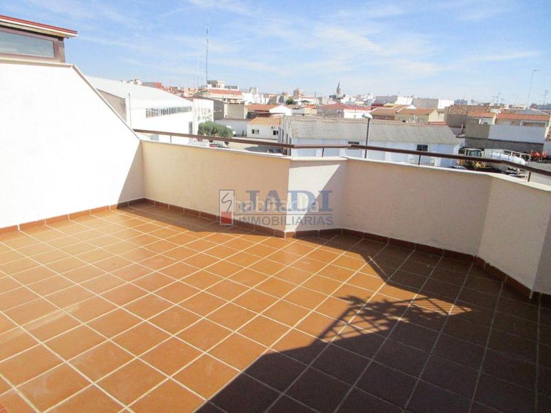 Foto 0f94a5ae-79a7-4198-a0bf-69a4e017c524. Penthouse with heating pool in Valdepeñas