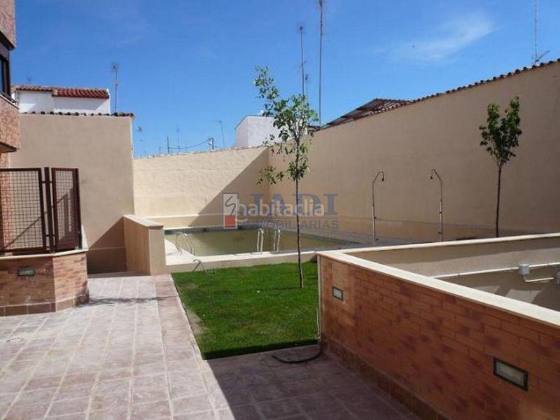 Foto 22a259d3-620f-440c-836c-68c80919dfa6. Penthouse with heating pool in Valdepeñas