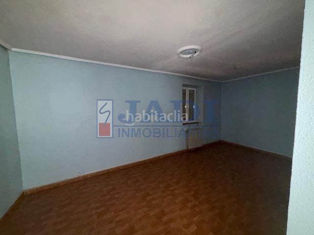 Foto b5d806cc-bdd2-4867-95eb-182e0e3a77c1. Casa amb calefacció aparcament a Valdepeñas