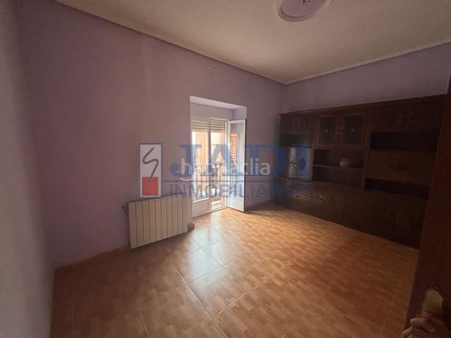 Foto b7252fab-7dd2-4d63-ac6c-e292866a1a0e. Casa amb calefacció aparcament a Valdepeñas