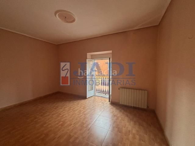 Foto e748c6d7-d11d-44d1-bb4c-8cdc48d2e83a. Casa amb calefacció aparcament a Valdepeñas