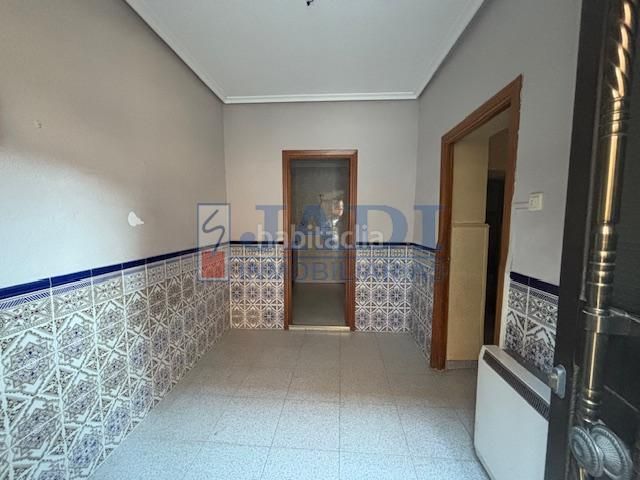 Foto f87b0452-9775-480e-8788-fce2cacb496a. Casa amb calefacció aparcament a Valdepeñas