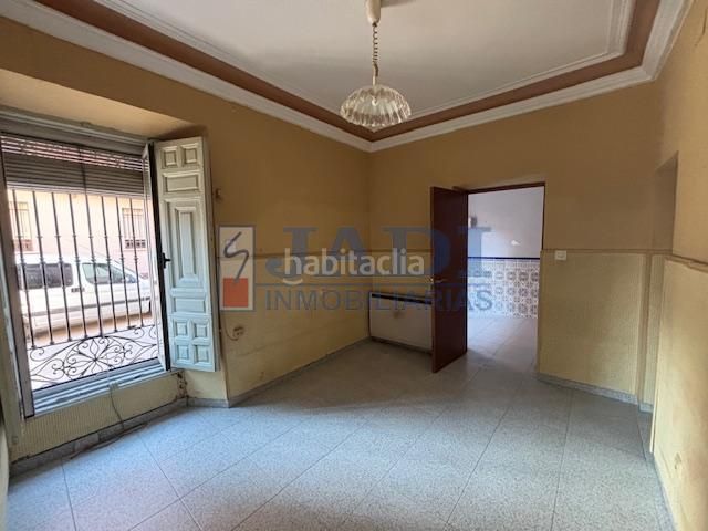 Foto fcd0ac03-cf10-4b88-97e3-d7a71687a5e6. Casa amb calefacció aparcament a Valdepeñas