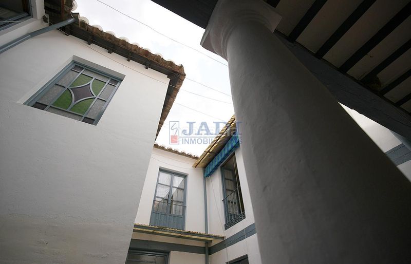 Foto f59212a7-d7f5-434d-9fe2-8ddb12773d95. Casa amb calefacció aparcament a Valdepeñas