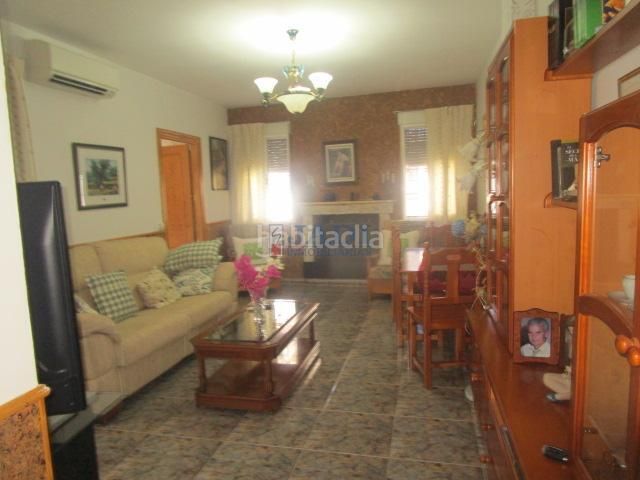 Foto 5544bc1c-8cae-490e-82a7-f346a3e9b814. Casa amb calefacció a Viso del Marqués