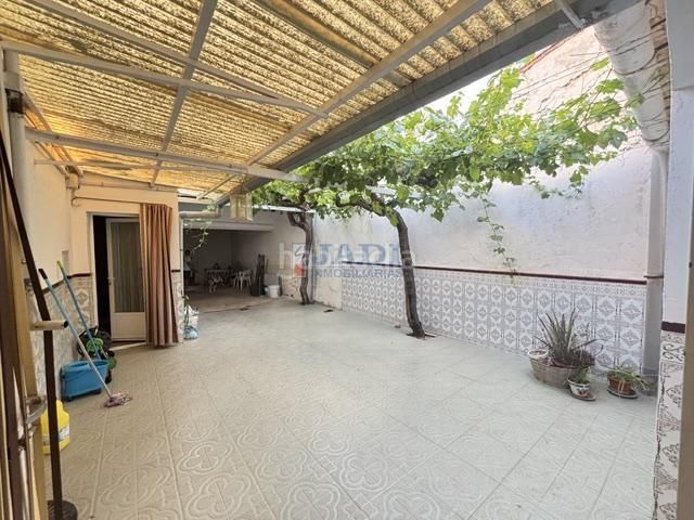 Foto a4823861-66df-4bd8-acd4-6c741f6d87d0. Casa amb calefacció aparcament piscina a Valdepeñas