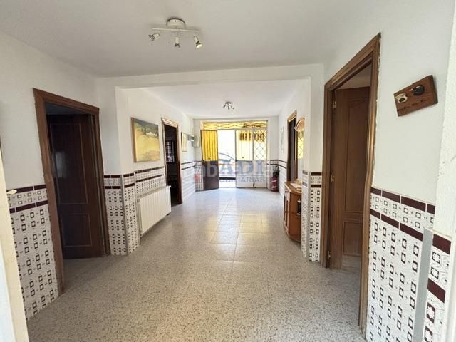 Foto c8b2e2a3-dd2e-4105-b939-aa43b864483b. Casa amb calefacció aparcament piscina a Valdepeñas