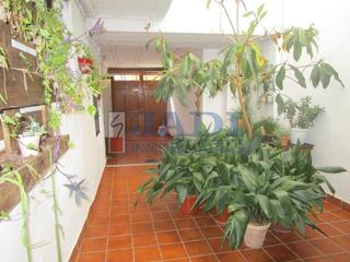 Casa in Valdepeñas. Valdepeñascasa