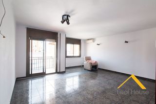 Piso  Carrer marconi. Piso con 4 habitaciones con ascensor y aire acondicionado