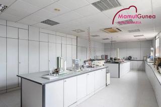 Bâtiment à usage industriel  N/a. Nave industrial con oficinas y laboratorio técnico en polígono u