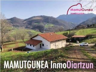 Casa adosada en Oiartzun. Gainzabal bidea