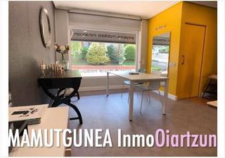 Lloguer Local Comercial  Caracter maria garaiar plaza. Local comercial ubicado en una zona con mucha visibilidad gracia