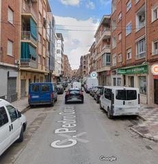 Pis  Calle pedro coca. Se vende piso