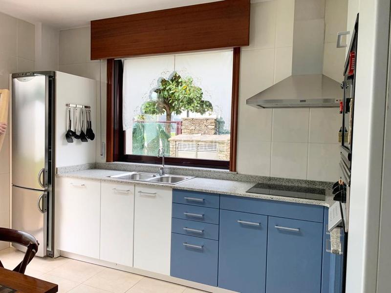 Foto efbf04d6-16fc-4bd6-b83b-78b701b748a9. Casa bifamiliare in rúa de lamas de abade 23 in Castiñeiriño - Cruceiro de Sar Santiago de Compostela