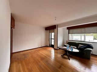 Appartement à Travesía de reborido 9. Piso en milladoiro muy amplio