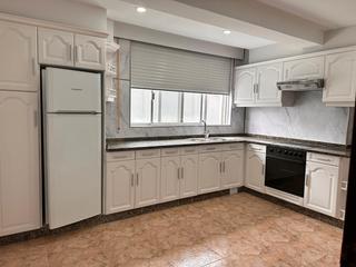 Appartement à Travesía de reborido 9. Piso en milladoiro muy amplio