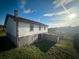 Maison à Rúa argimiro gonzález neira 7. Casa de piedra en vedra