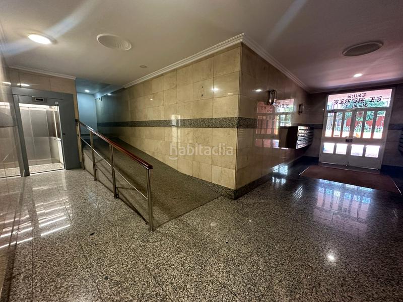 Foto b83e7ec7-c6cb-4b9d-8d2a-d36802a6250a. Piso en avenida rosalía de castro 34 piso amplio y luminoso 3 dormitorios, 2 pequeños balcones, baño, aseo en Ames