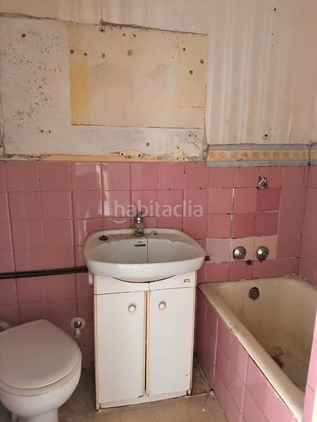 Foto 9295dc48-03c0-4ee4-9fb9-92e2d81b7544. Piso en rúa da fonte do ouro 2 piso a reformar en galeras en Santiago de Compostela