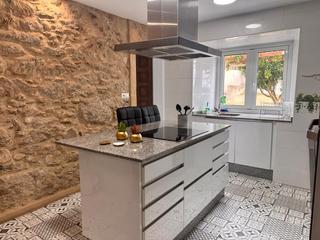 Haus in Lugar cachosenande 17. Casa de piedra en lestedo