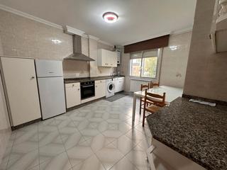 Rent Flat in Rúa do campo do forno 34. Piso próximo al rúa san pedro