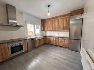 Location Appartement à Calle de marrozos 7. Piso luminoso de 3 dormitorios exteriores