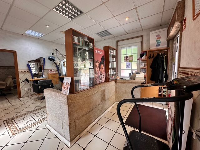Foto cd231106-6890-49e7-b2e1-08bd767c33fe. Pas-de-porte local commercial avec chauffage dans Boqueixón