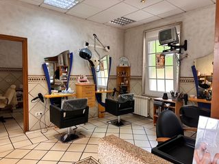 Umzug Geschäftsraum in Boqueixón. Peluquería en funcionamiento