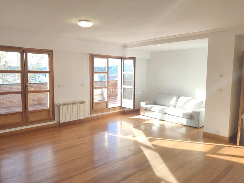 Foto c40ce887-d6ef-450c-b56a-2ee0e5eec024. Casa adosada en Egia Donostia - San Sebastián