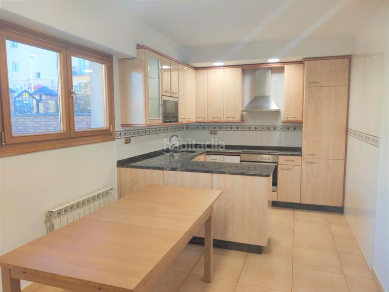 Foto 3ae2f841-d0ba-43c7-8f7e-b1dabca78698. Casa adossada amb aparcament a Egia Donostia - San Sebastián