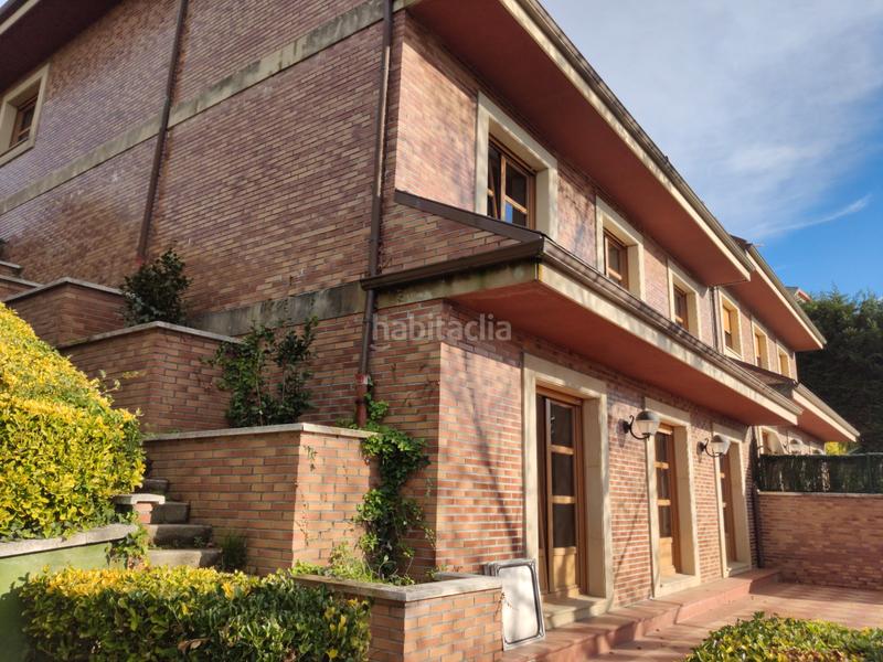 Foto a84d2b01-bc9a-4855-92db-776857593901. Casa adossada amb aparcament a Egia Donostia - San Sebastián