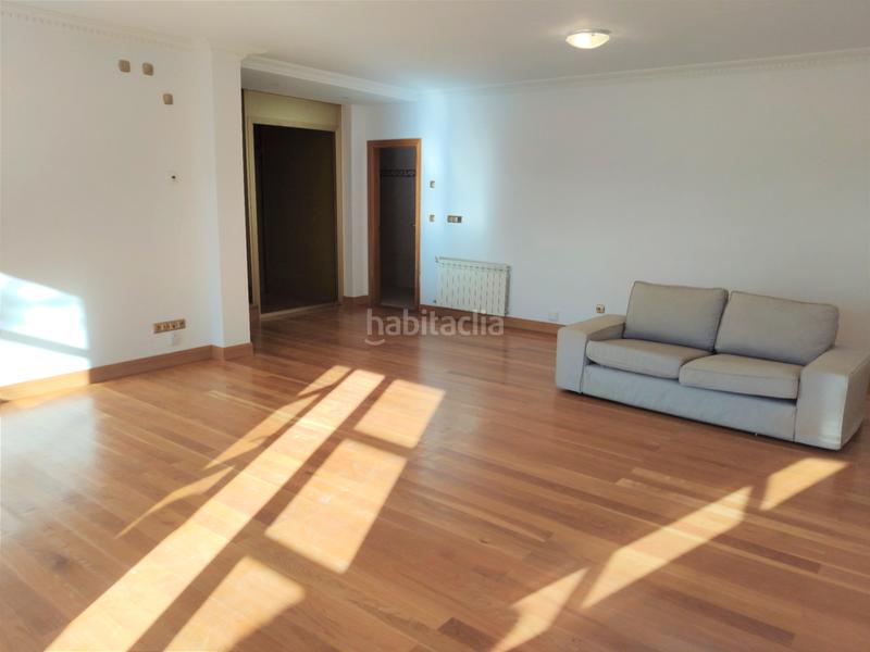 Foto bcd2a744-10de-4632-a2ae-ba7ee53ffaa6. Casa adossada amb aparcament a Egia Donostia - San Sebastián