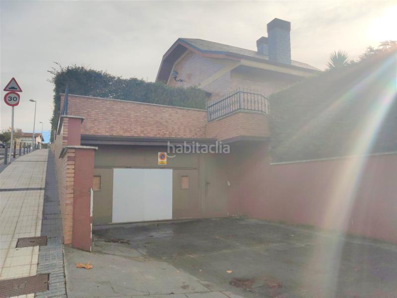 Foto e8202e06-76fd-4e37-a985-091b819c9fb3. Casa adossada amb aparcament a Egia Donostia - San Sebastián