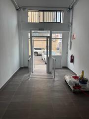 Lloguer Local Comercial  Calle jacinto ruiz mendoza. Local totalmente nuevo consta de 58m2